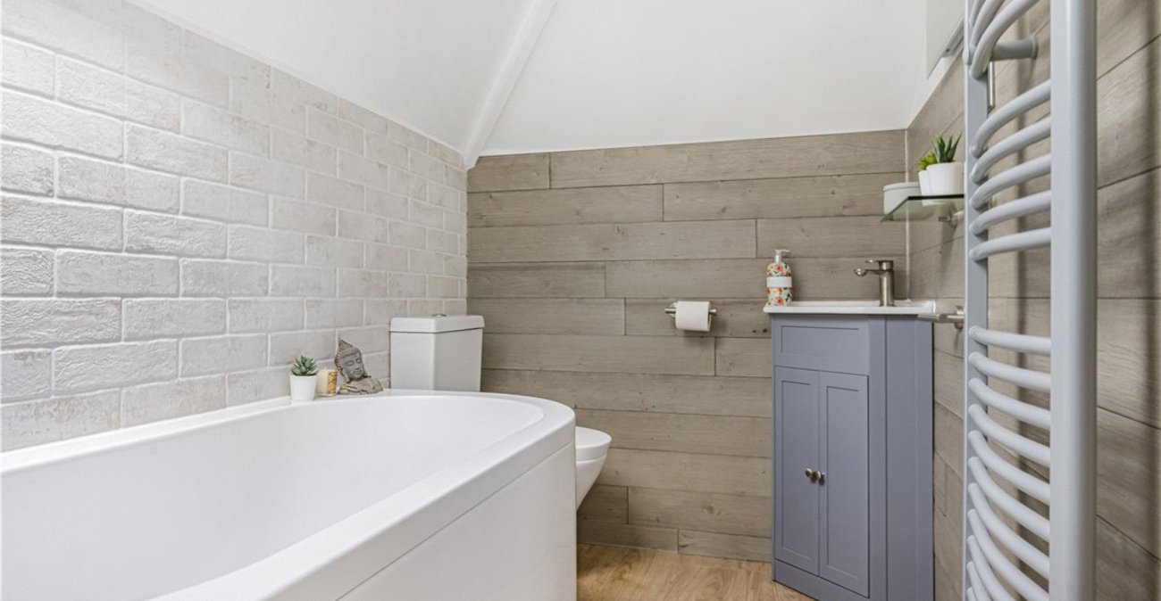 4 bedroom bungalow for sale in Orpington | Robinson Jackson
