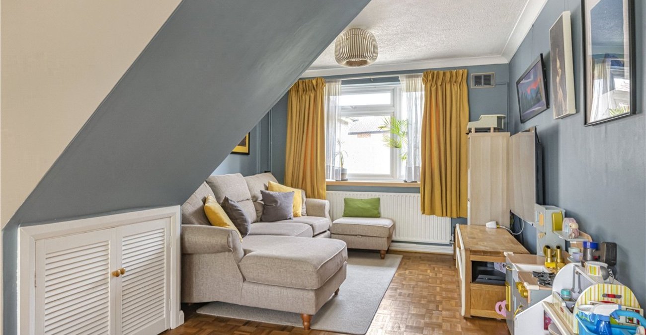 4 bedroom bungalow for sale in Orpington | Robinson Jackson