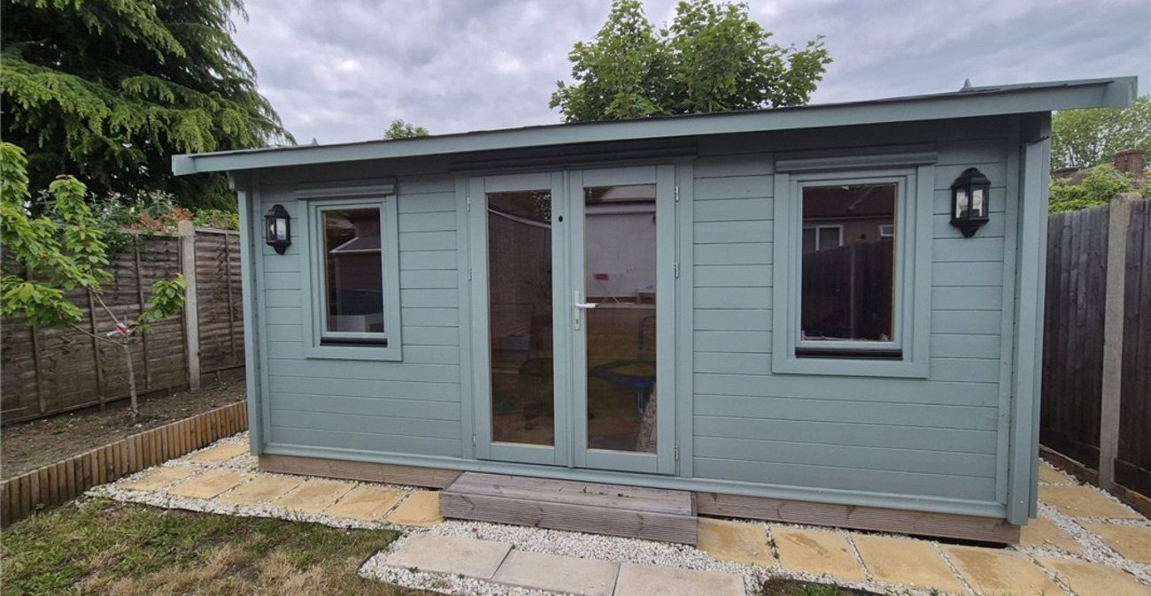 4 bedroom bungalow for sale in Orpington | Robinson Jackson