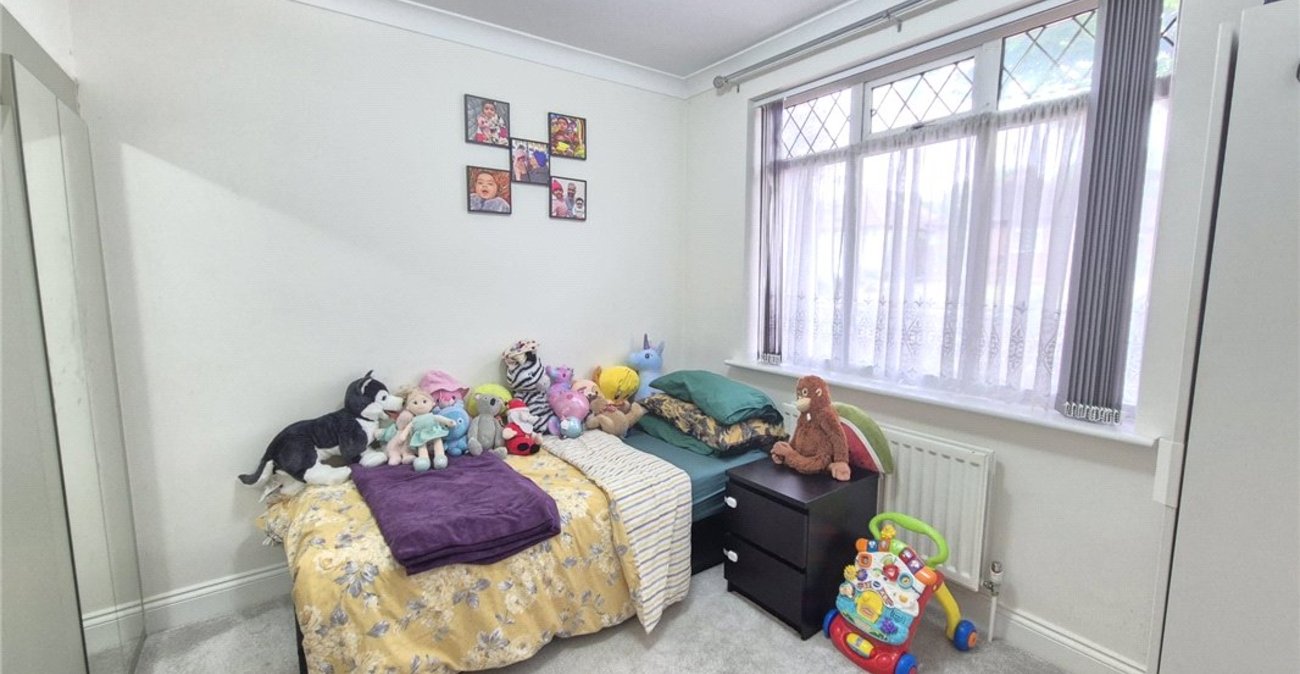 4 bedroom bungalow for sale in Orpington | Robinson Jackson