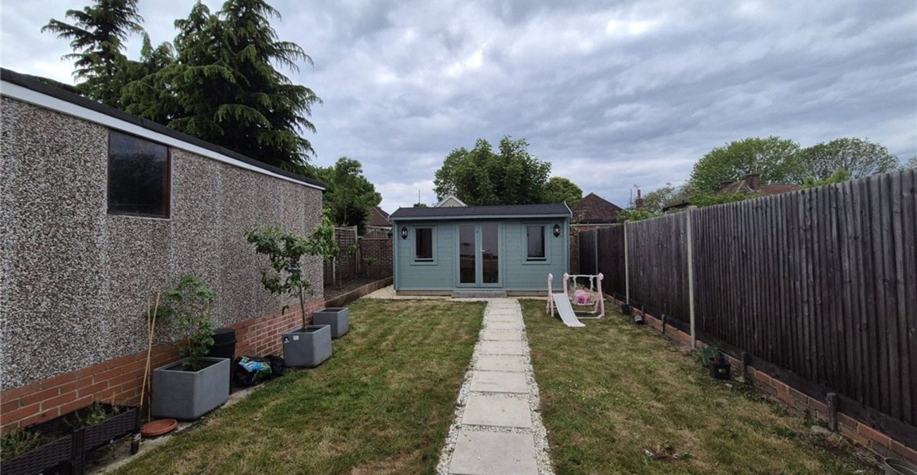 4 bedroom bungalow for sale in Orpington | Robinson Jackson
