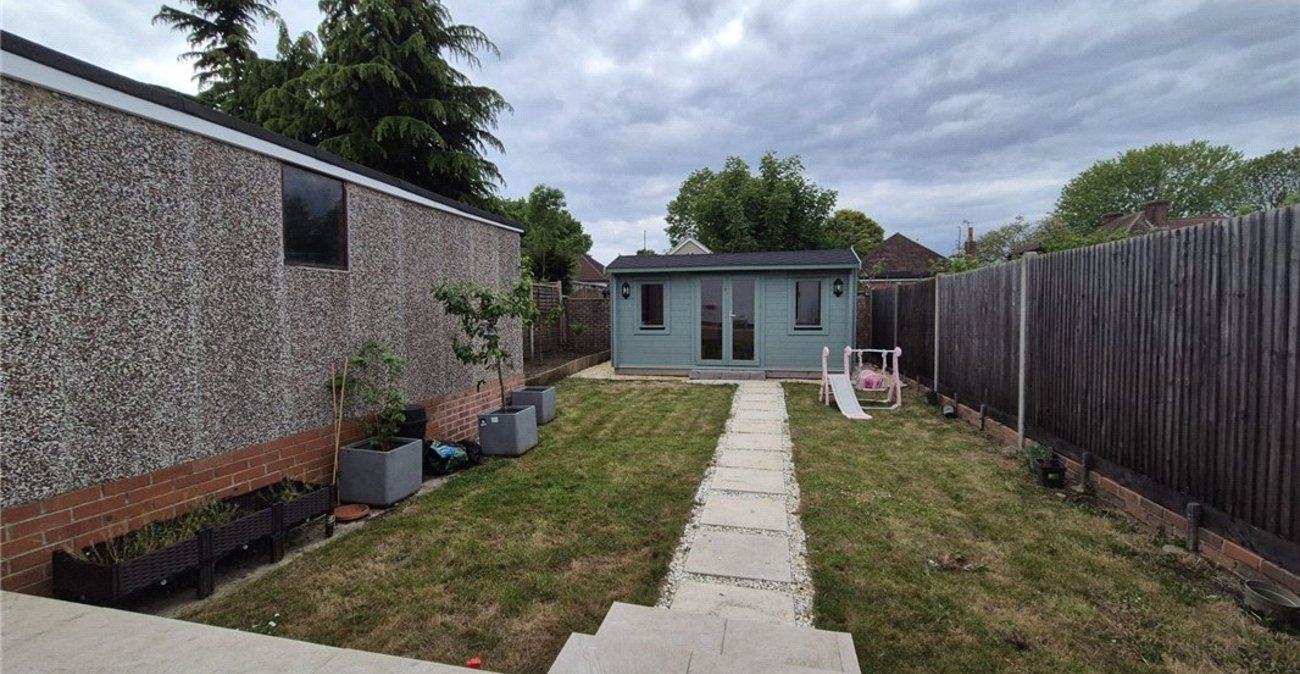 4 bedroom bungalow for sale in Orpington | Robinson Jackson