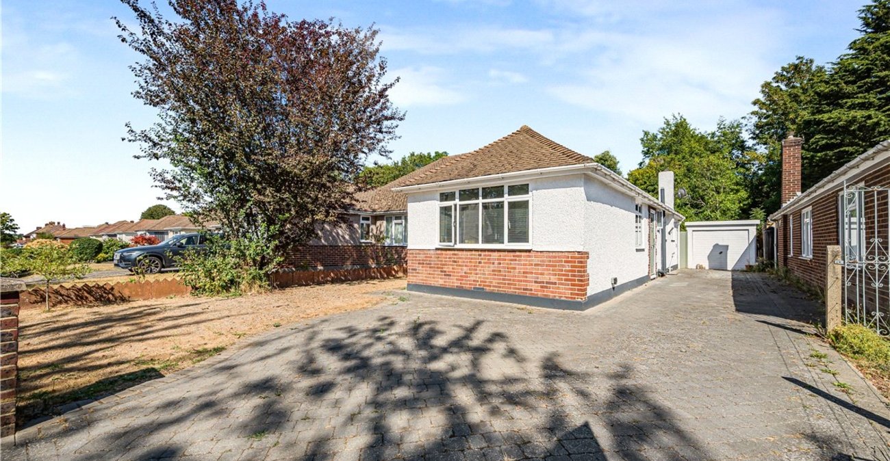 3 bedroom bungalow for sale in Orpington | Robinson Jackson
