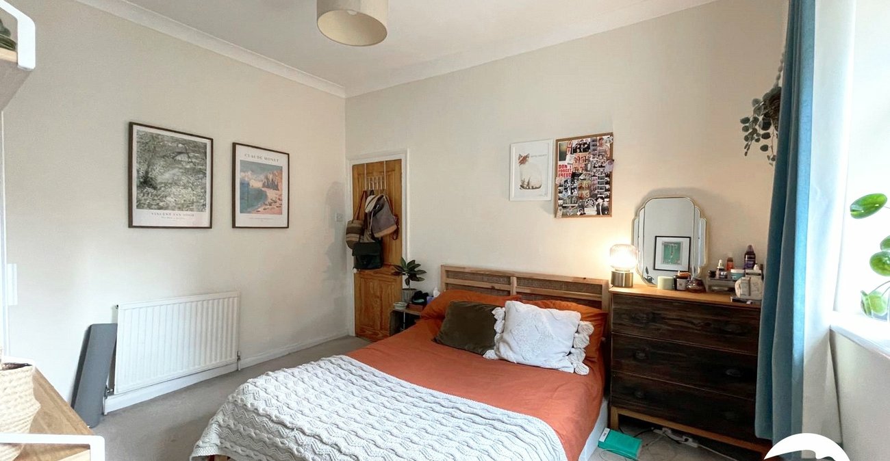 2 bedroom property for sale in London | Robinson Jackson