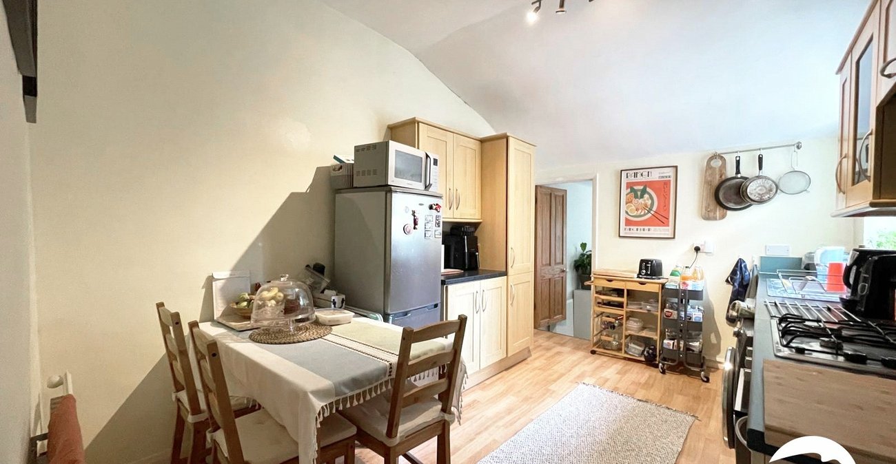 2 bedroom property for sale in London | Robinson Jackson