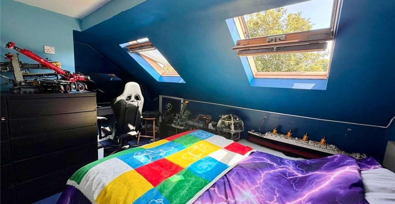 3 bedroom house for sale in Farnborough Village | Robinson Jackson