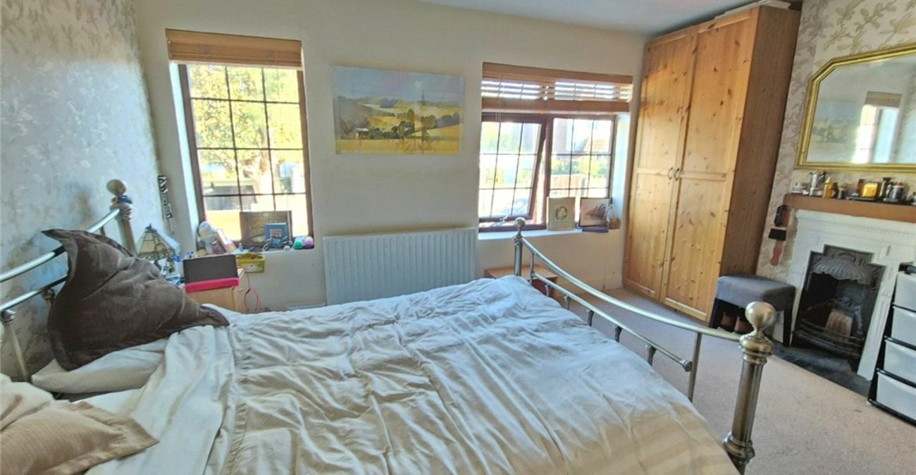 3 bedroom house for sale in Farnborough Village | Robinson Jackson