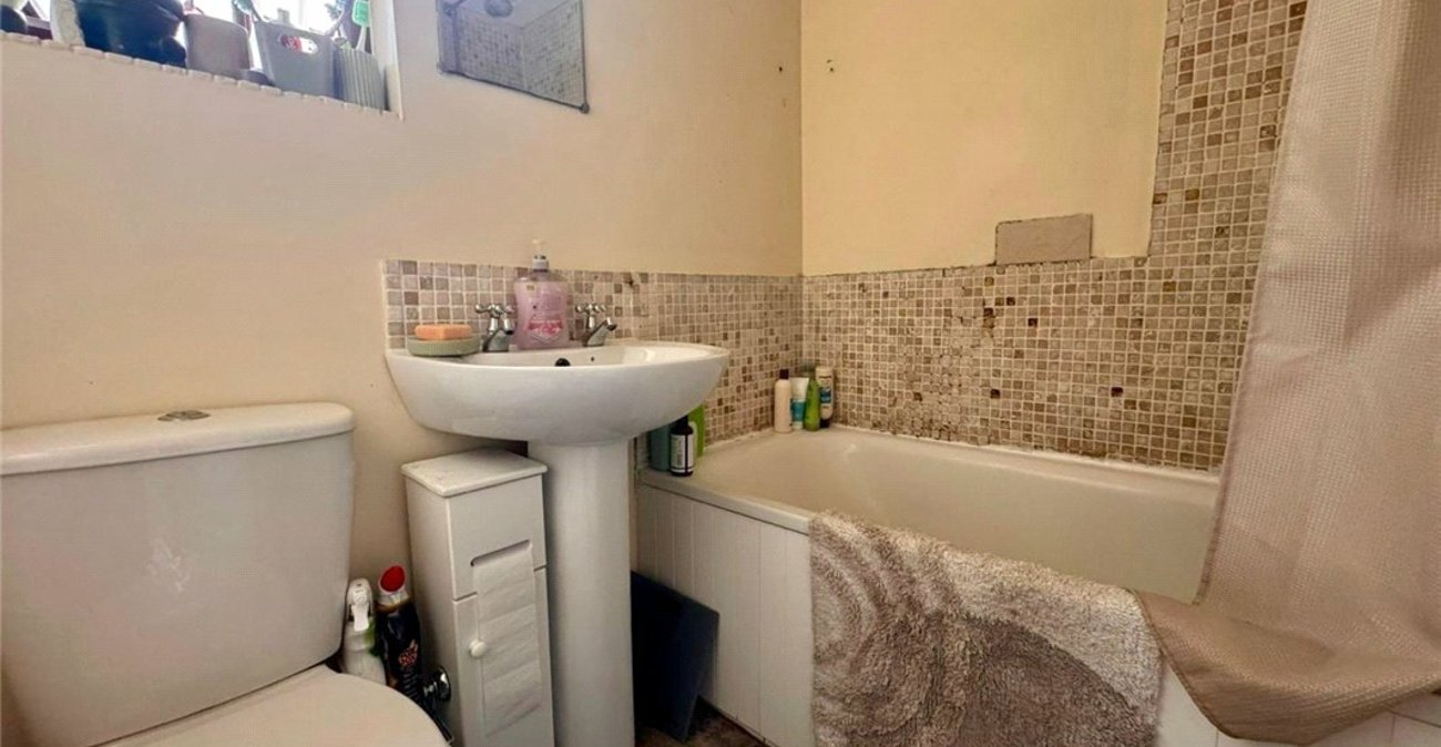 3 bedroom house for sale in Farnborough Village | Robinson Jackson