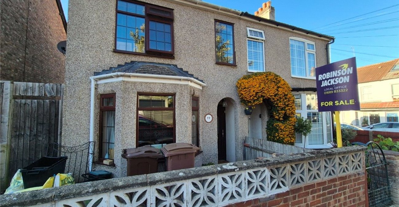 3 bedroom house for sale in Farnborough Village | Robinson Jackson