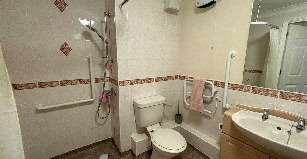 1 bedroom property for sale in Gravesend | Robinson Michael & Jackson