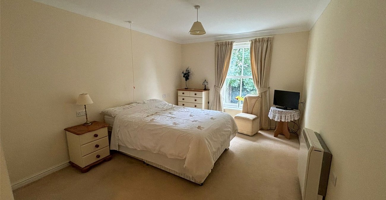 1 bedroom property for sale in Gravesend | Robinson Michael & Jackson