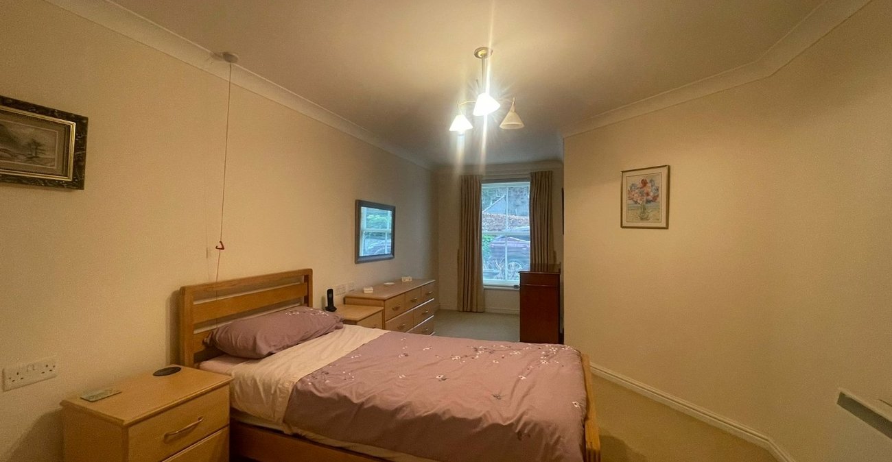 2 bedroom property for sale in Gravesend | Robinson Michael & Jackson