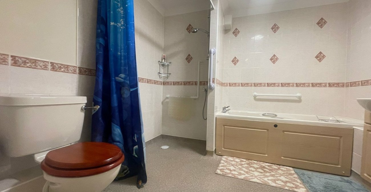 2 bedroom property for sale in Gravesend | Robinson Michael & Jackson