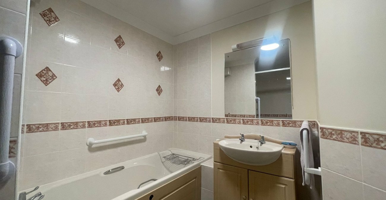 2 bedroom property for sale in Gravesend | Robinson Michael & Jackson