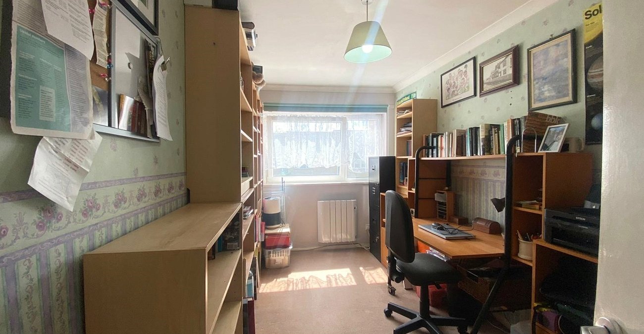 2 bedroom property for sale in Gravesend | Robinson Michael & Jackson