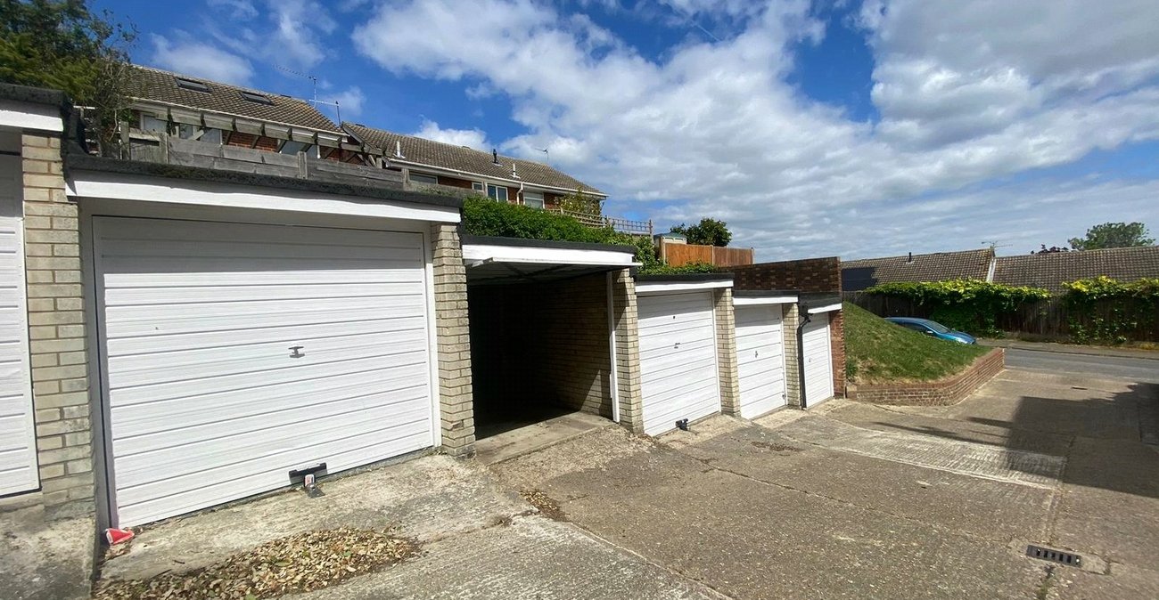 2 bedroom property for sale in Gravesend | Robinson Michael & Jackson