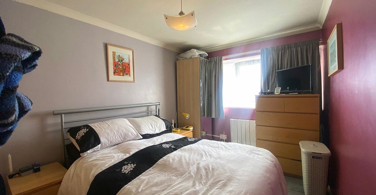 2 bedroom property for sale in Gravesend | Robinson Michael & Jackson