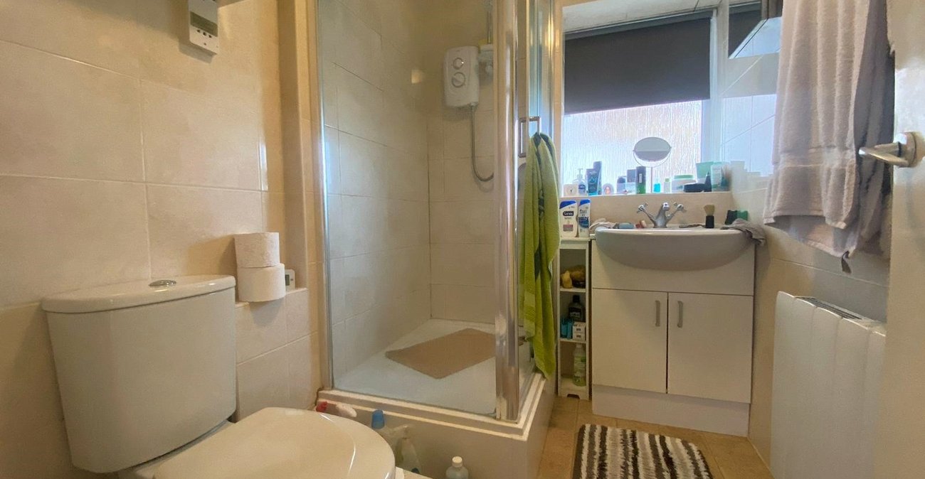 2 bedroom property for sale in Gravesend | Robinson Michael & Jackson