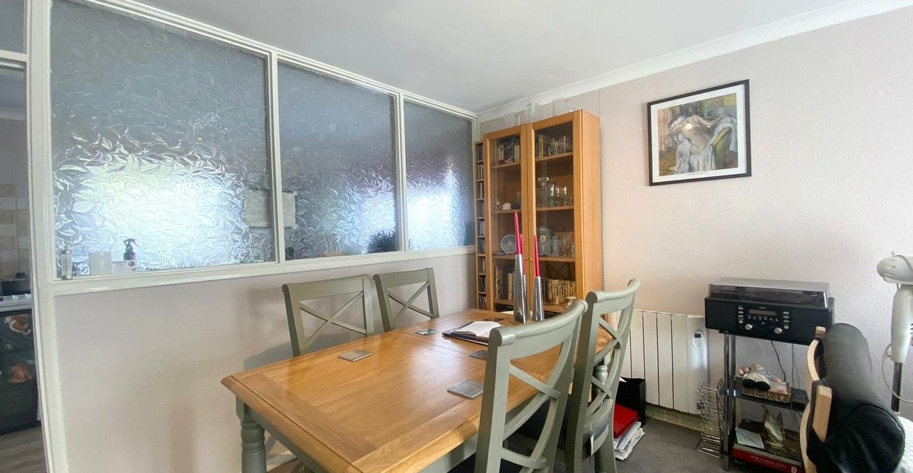 2 bedroom property for sale in Gravesend | Robinson Michael & Jackson