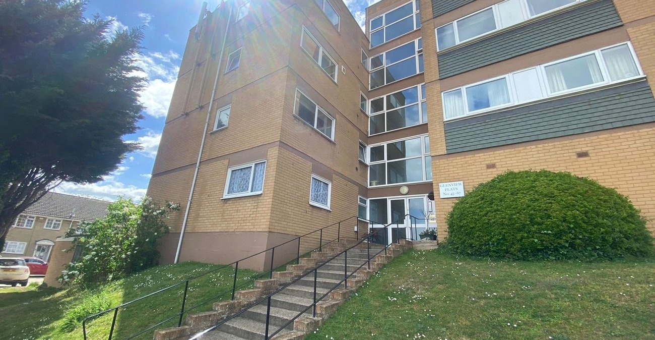 2 bedroom property for sale in Gravesend | Robinson Michael & Jackson