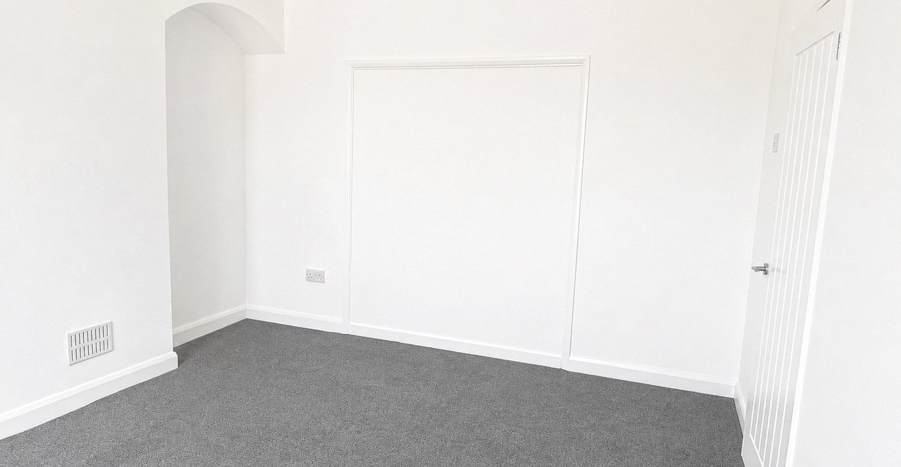 2 bedroom house for sale in Bromley | Robinson Jackson