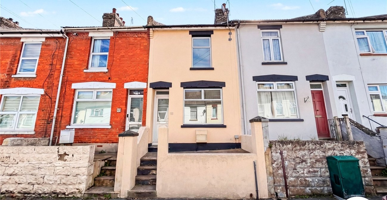 2 bedroom house for sale in Chatham | Robinson Michael & Jackson