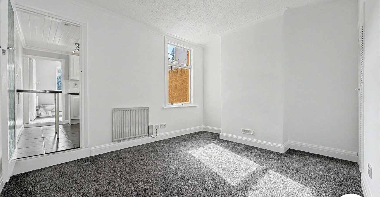 2 bedroom house for sale in Chatham | Robinson Michael & Jackson