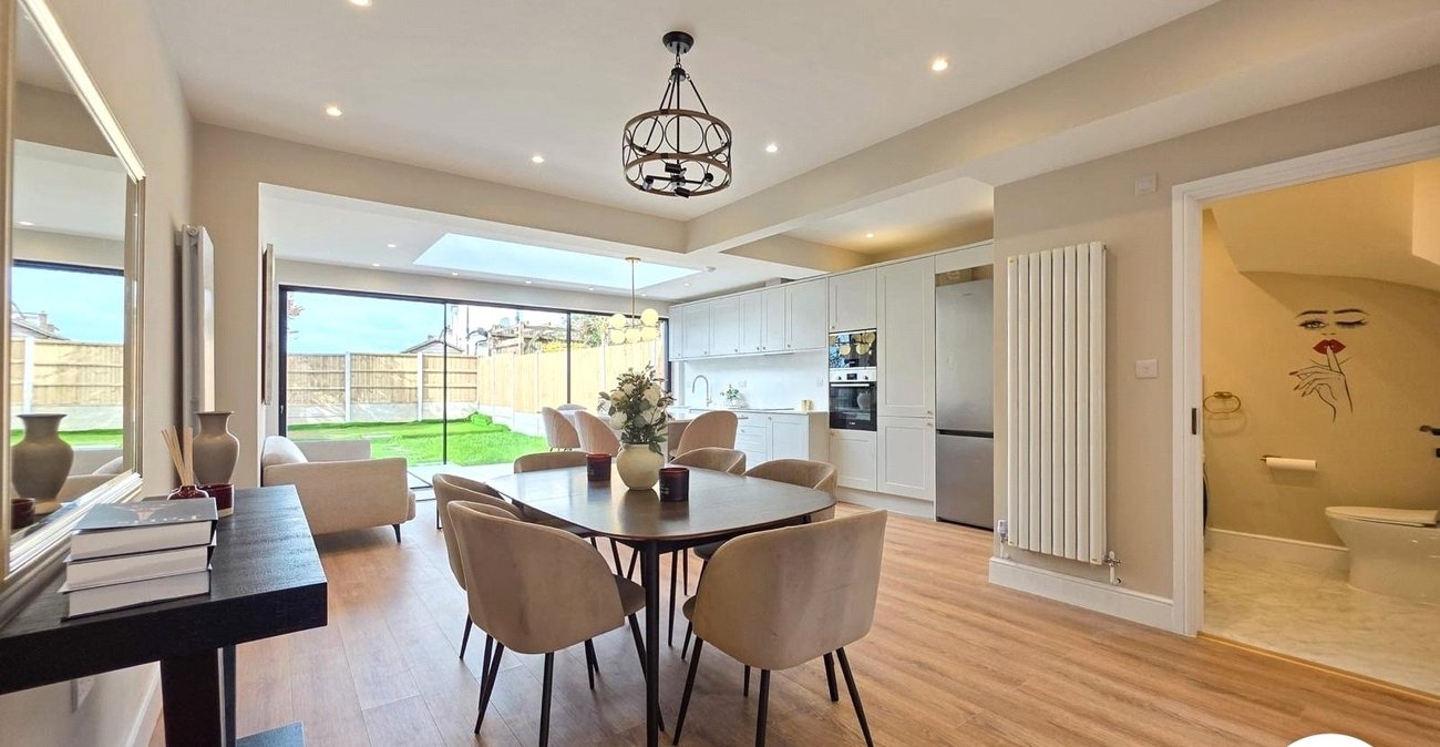 5 bedroom house for sale in London | Robinson Jackson
