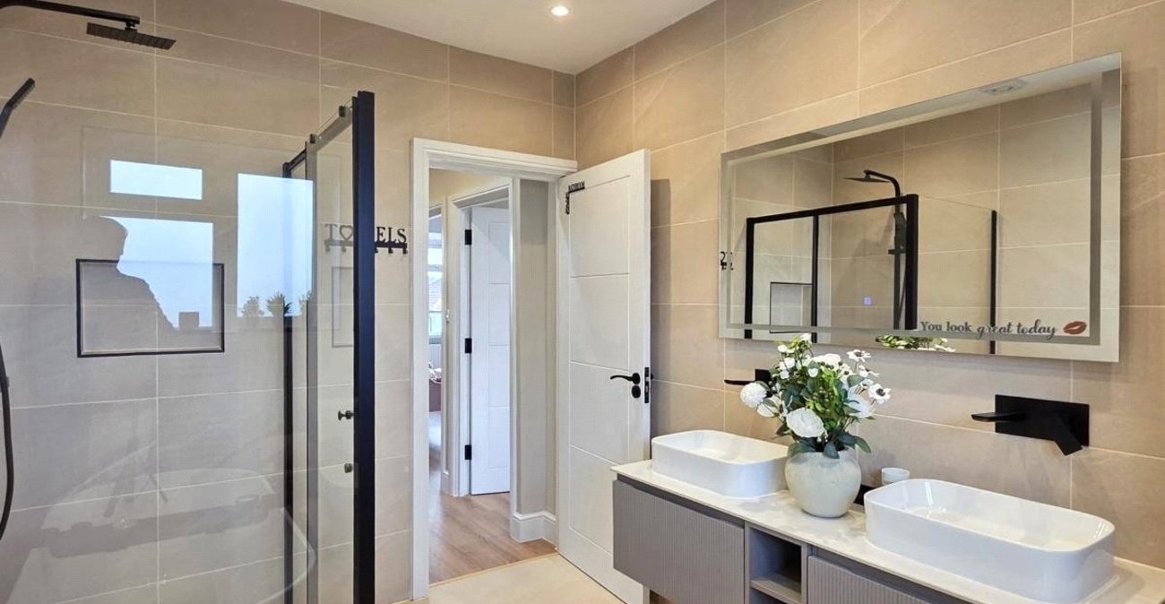 5 bedroom house for sale in London | Robinson Jackson