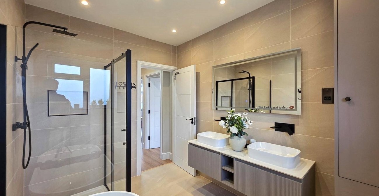 5 bedroom house for sale in London | Robinson Jackson