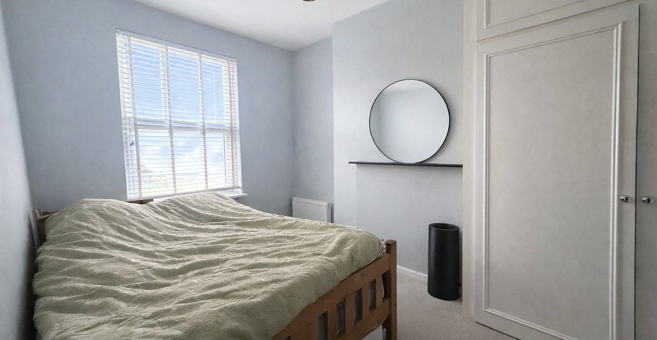 3 bedroom house for sale in London | Robinson Jackson