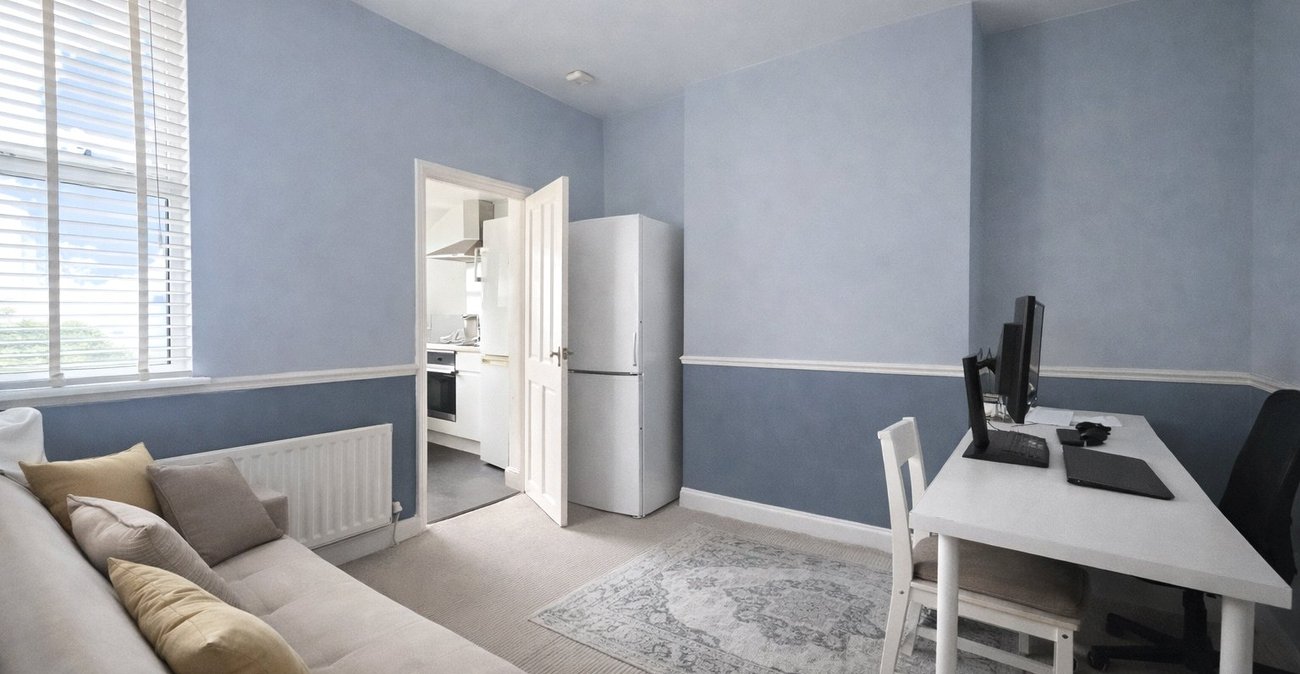 3 bedroom house for sale in London | Robinson Jackson