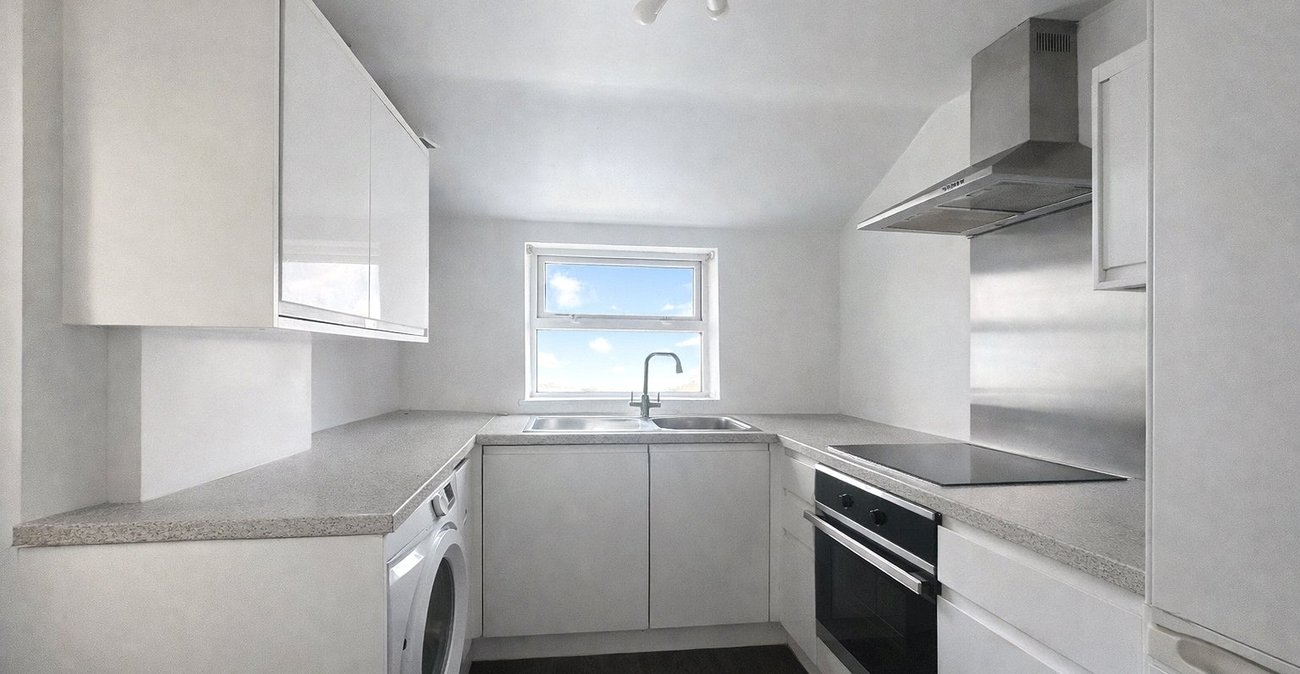 3 bedroom house for sale in London | Robinson Jackson