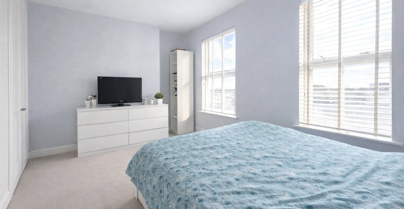 3 bedroom house for sale in London | Robinson Jackson