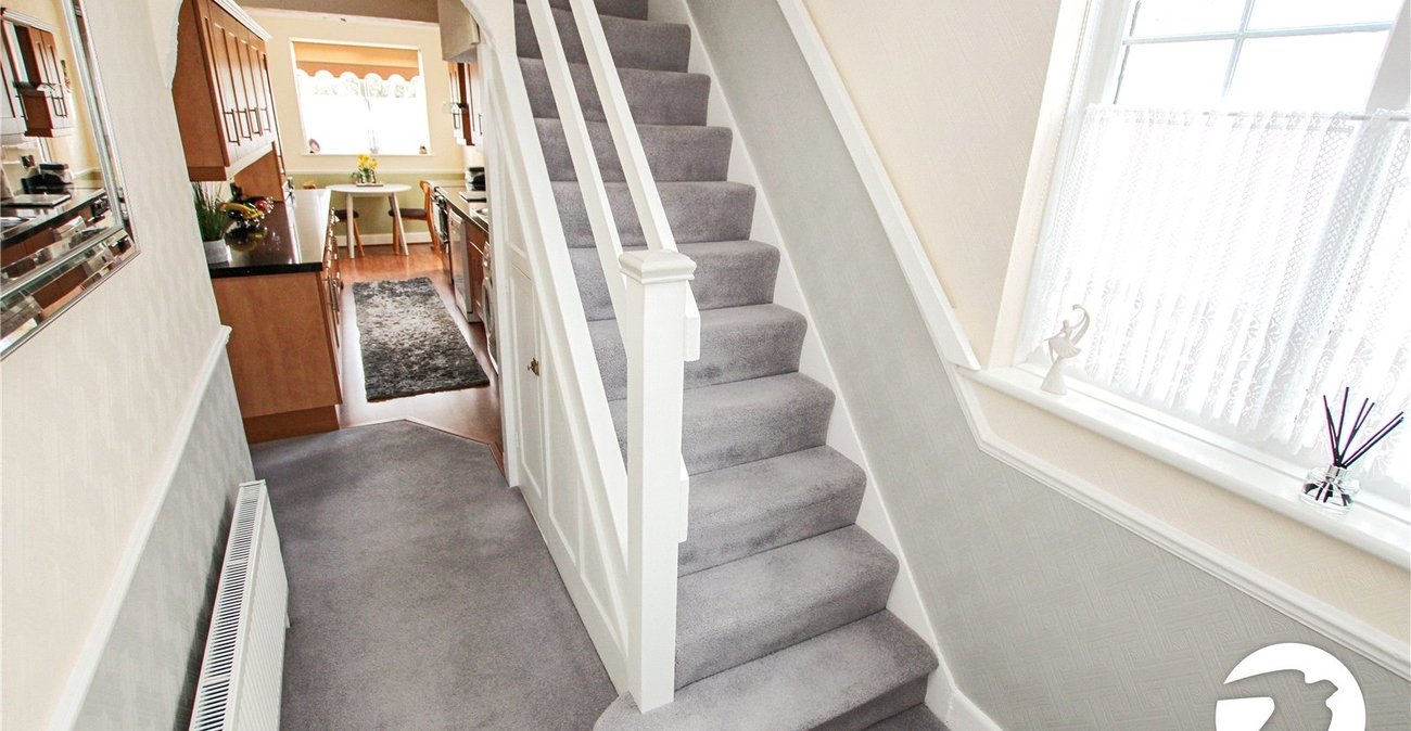 3 bedroom house for sale in London | Robinson Jackson