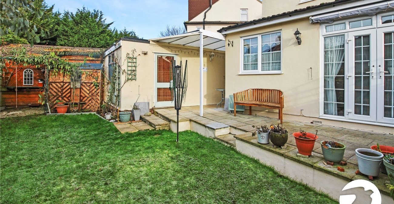 3 bedroom house for sale in London | Robinson Jackson
