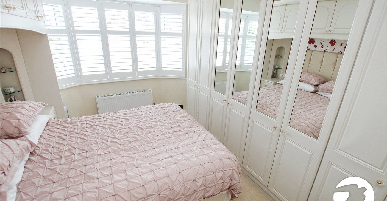 3 bedroom house for sale in London | Robinson Jackson