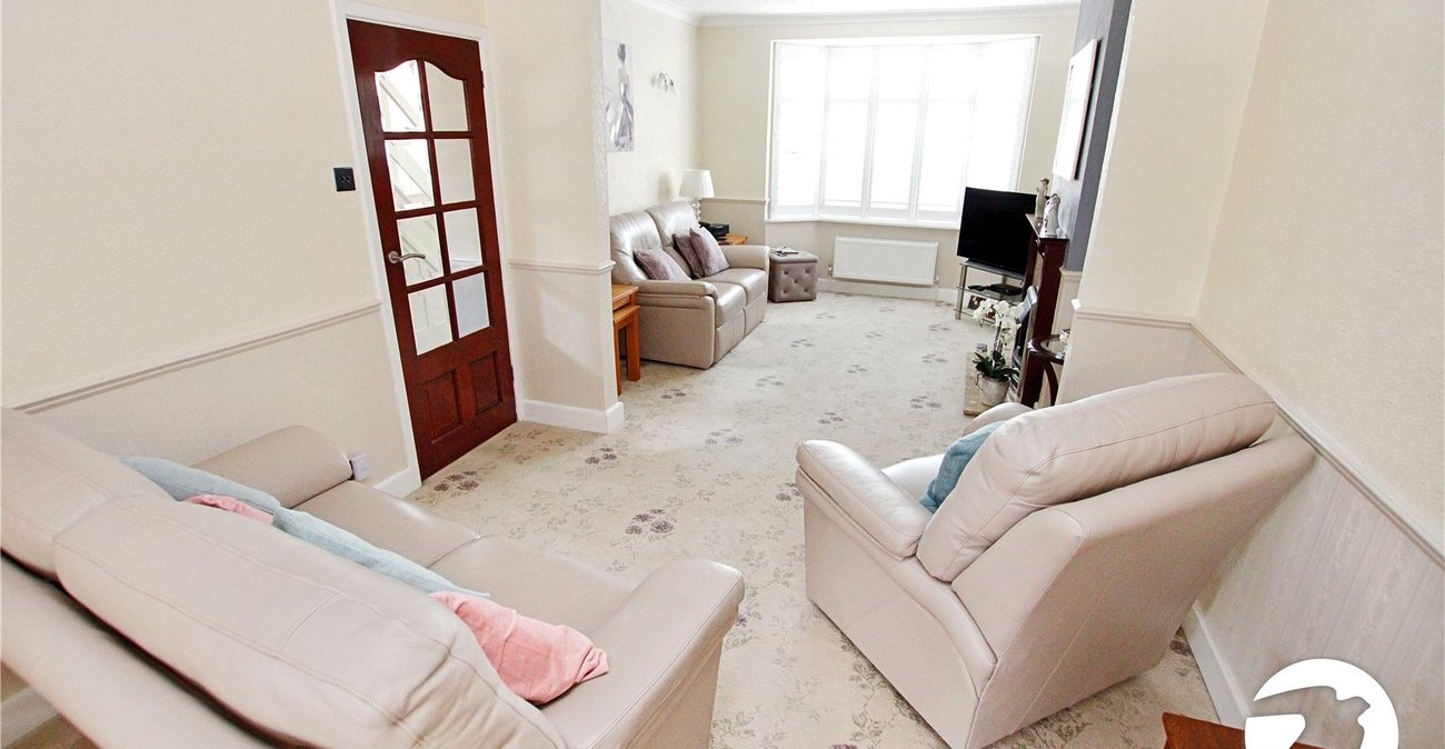 3 bedroom house for sale in London | Robinson Jackson