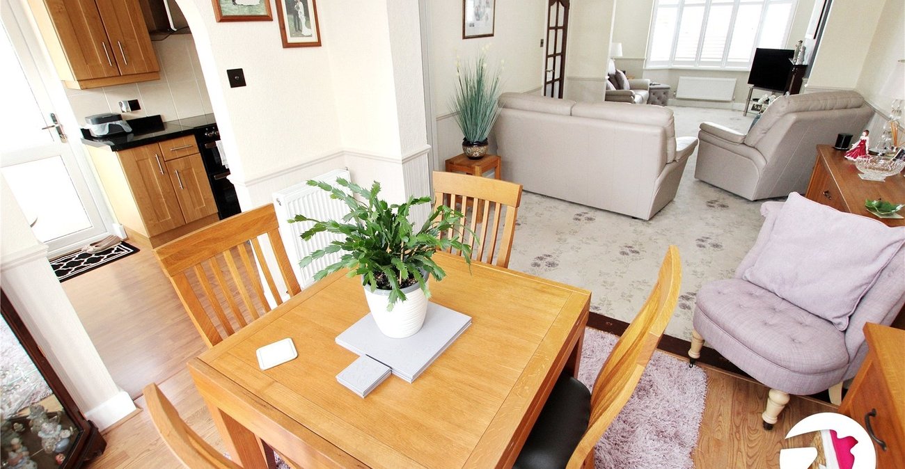 3 bedroom house for sale in London | Robinson Jackson