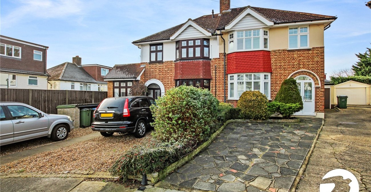 3 bedroom house for sale in London | Robinson Jackson