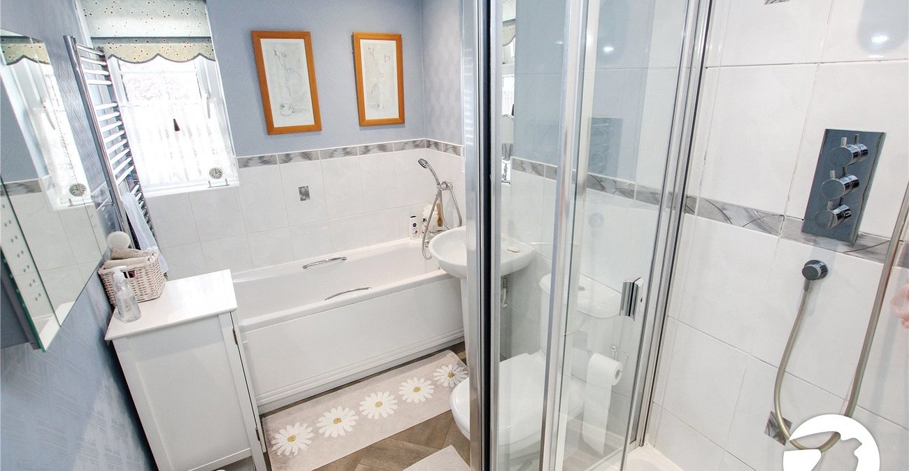 3 bedroom house for sale in London | Robinson Jackson