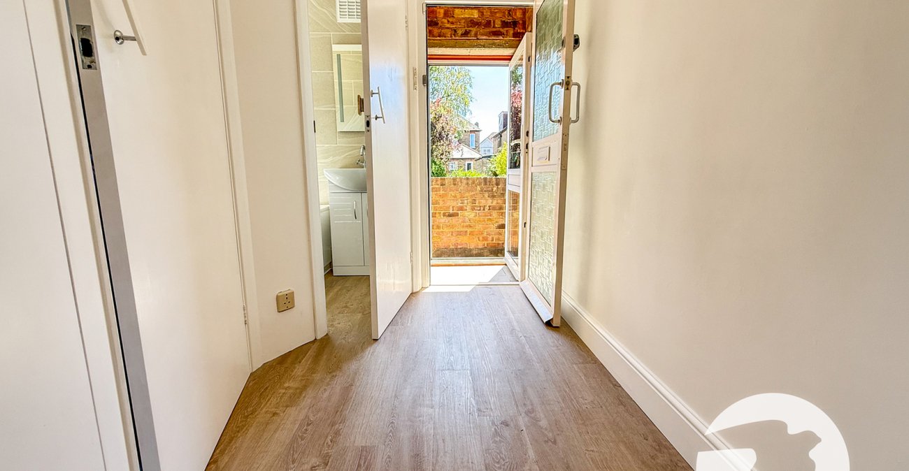 6 bedroom house for sale in London | Robinson Jackson