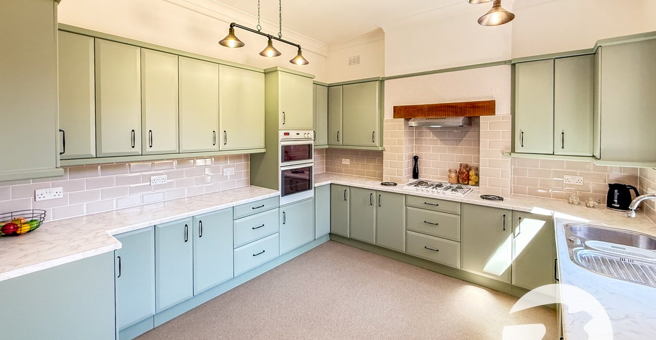 6 bedroom house for sale in London | Robinson Jackson