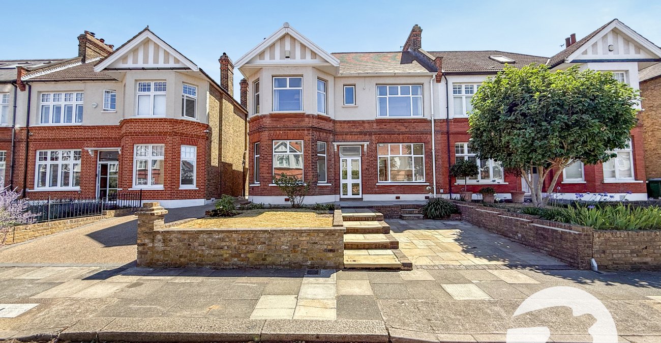 6 bedroom house for sale in London | Robinson Jackson