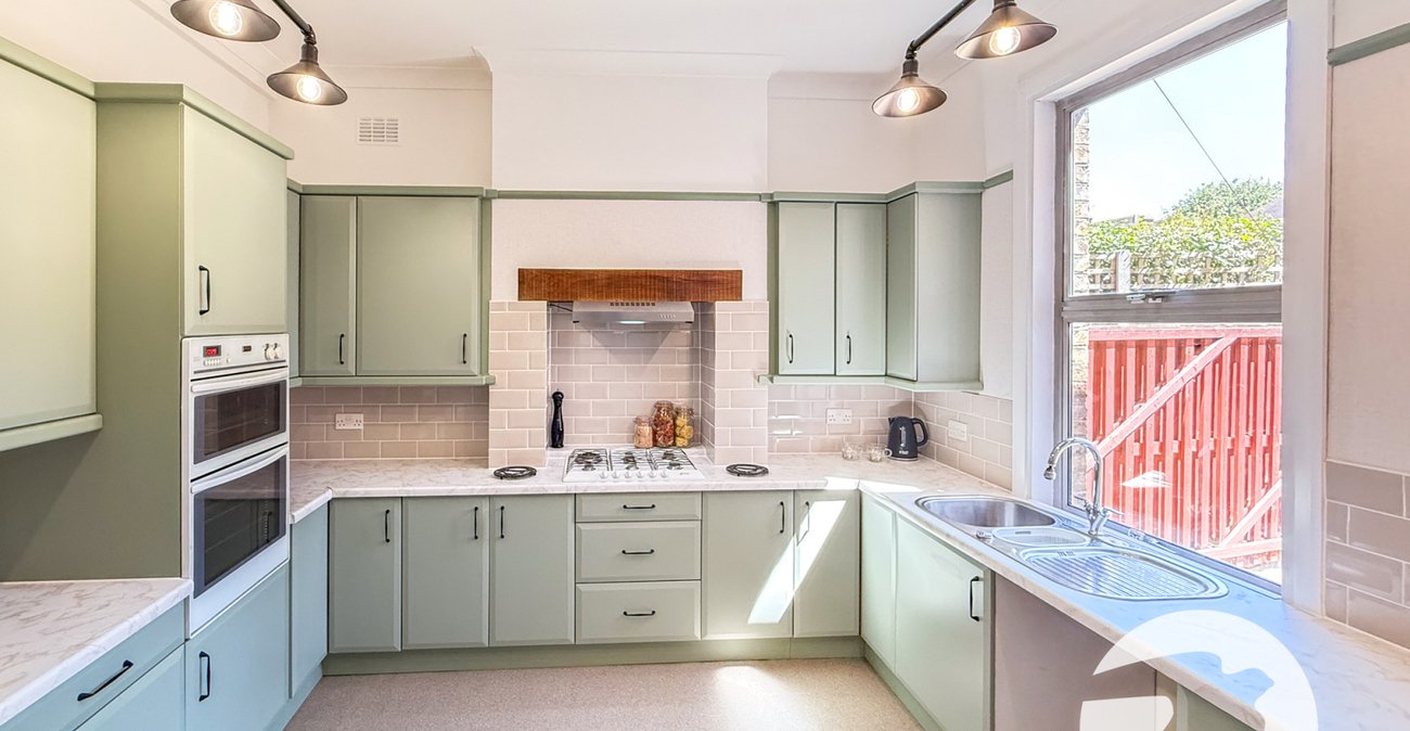 6 bedroom house for sale in London | Robinson Jackson