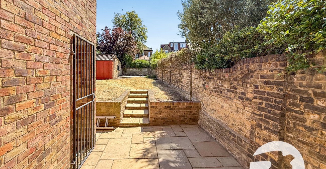 6 bedroom house for sale in London | Robinson Jackson
