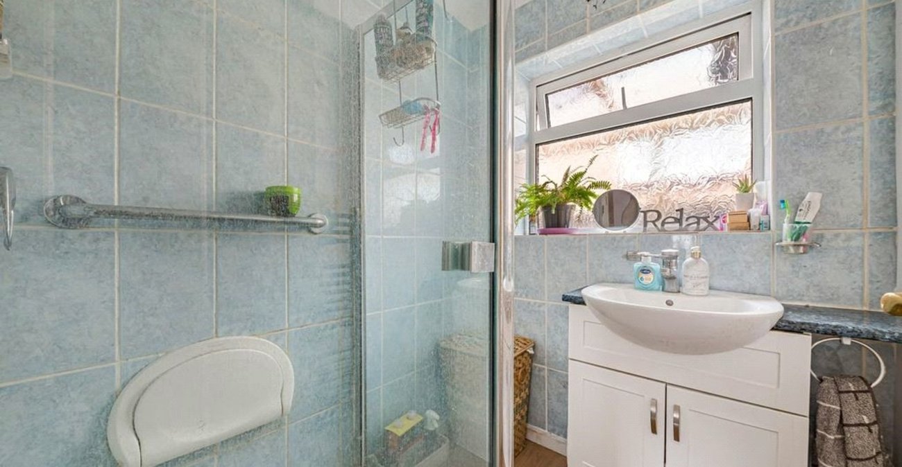 2 bedroom bungalow for sale in Green Street Green | Robinson Jackson