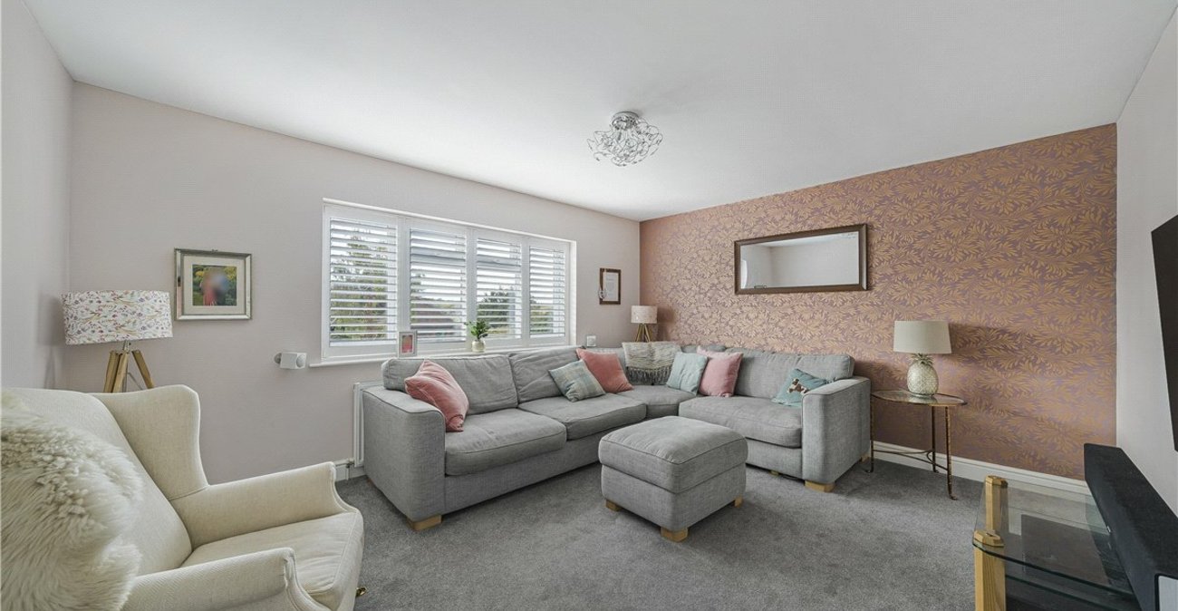 4 bedroom bungalow for sale in Green Street Green | Robinson Jackson