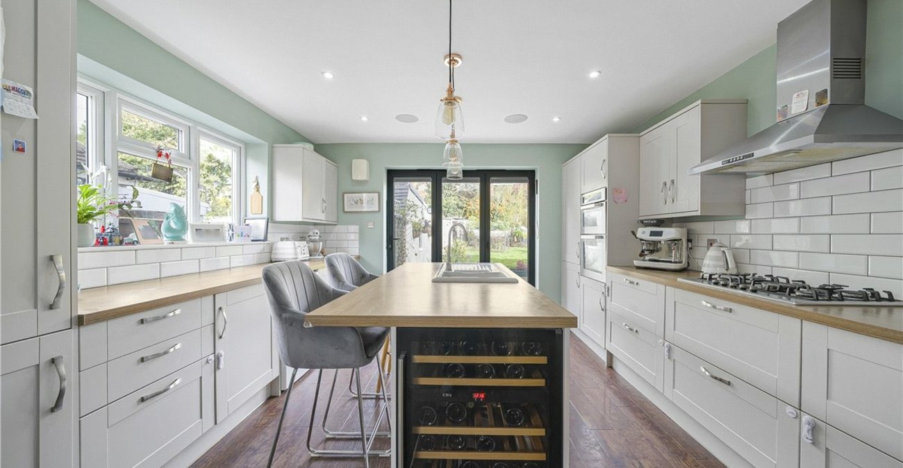 4 bedroom bungalow for sale in Green Street Green | Robinson Jackson