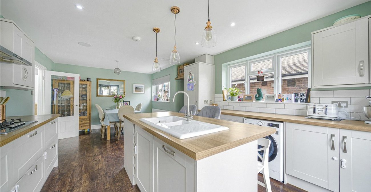 4 bedroom bungalow for sale in Green Street Green | Robinson Jackson